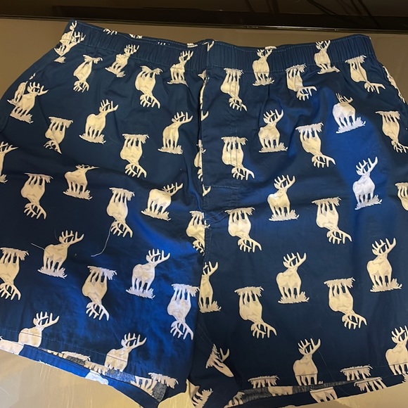 SOLD Bundle of 4 NWOT Old Navy Patterned Boxer Shorts - Picture 2 of 6